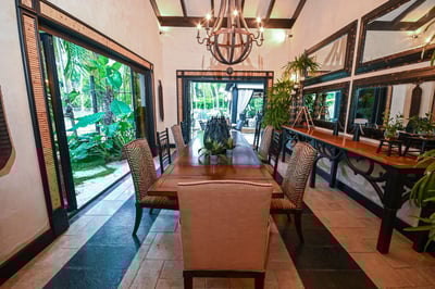 Luxury Villa Photo #25