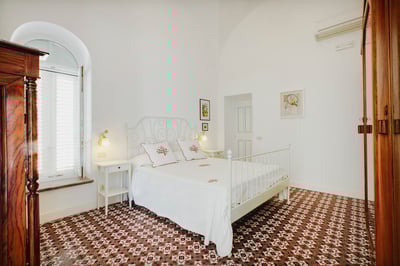 Luxury Villa Photo #36