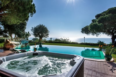 Luxury Villa Photo #4