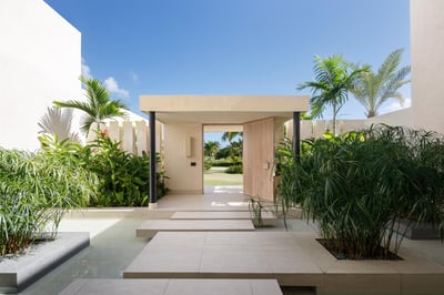 Solara – Lakefront Luxury with Gym, Sauna & Sunset