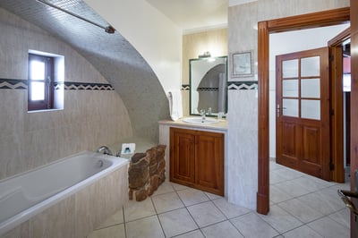Luxury Villa Photo #17