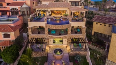 Luxury Villa Photo #4