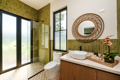 Green Primary Suite 3 (Main House): Ensuite Bathroom