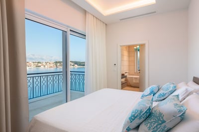 Luxury Villa Photo #56