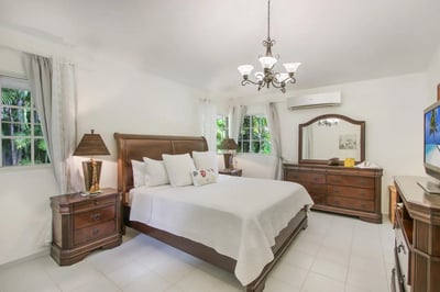 Luxury Villa Photo #25