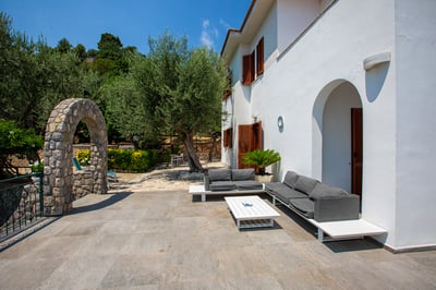 Luxury Villa Photo #13