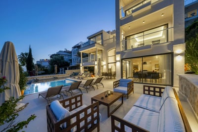 Luxury Villa Photo #7