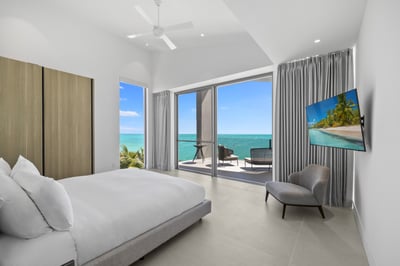 Luxury Villa Photo #23