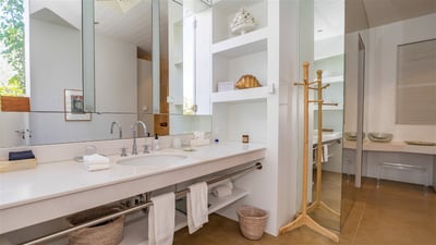 Luxury Villa Photo #40