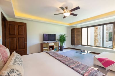 Luxury Villa Photo #18