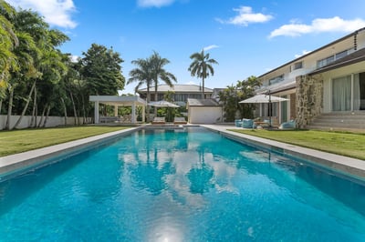 Luxury Villa Photo #3