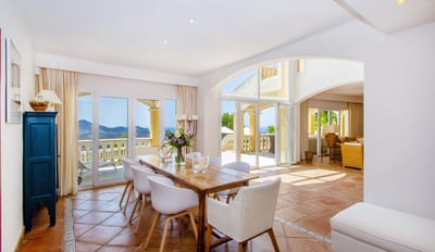 Luxury Villa Photo #18