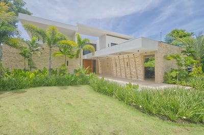 Luxury Villa Photo #3