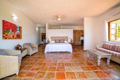 Luxury Villa Photo #43