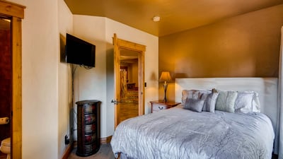 Queen room on main level