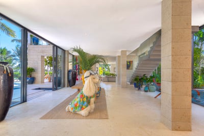 Luxury Villa Photo #12