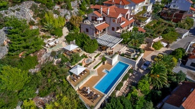 Luxury Villa Photo #3