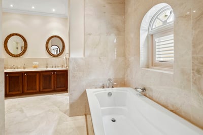 Luxury Villa Photo #16