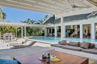 Luxury Villa Photo #14