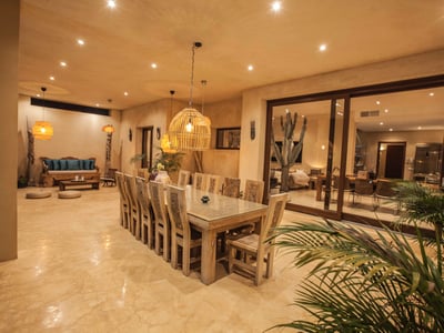 Luxury Villa Photo #6