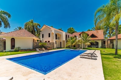 Luxury Villa Photo #3