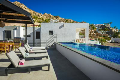 Luxury Villa Photo #7