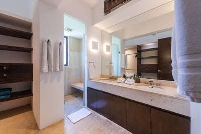 Luxury Villa Photo #32