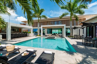 Luxury Villa Photo #4