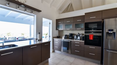 Dining Area & Kitchen