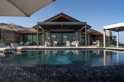 Luxury Villa Photo #6