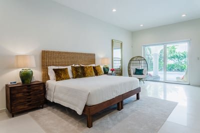 Luxury Villa Photo #32