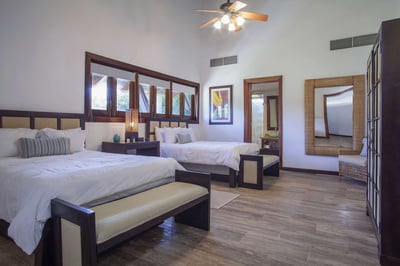 Luxury Villa Photo #18