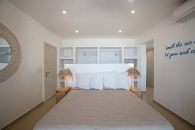 Luxury Villa Photo #32