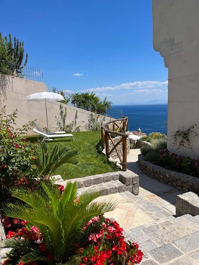 Luxury Villa Photo #6