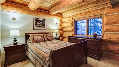 Main level, queen suite1