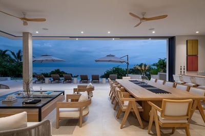 Luxury Villa Photo #15