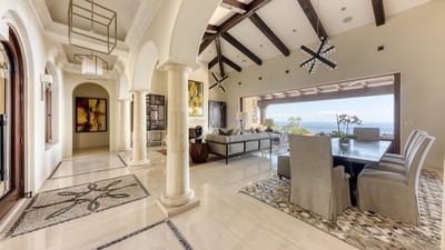 Luxury Villa Photo #33