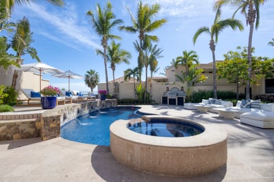 Luxury Villa Photo #4