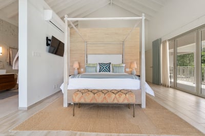 Luxury Villa Photo #17