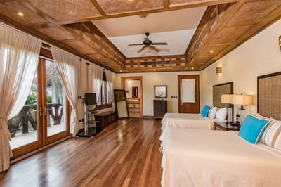 Luxury Villa Photo #39