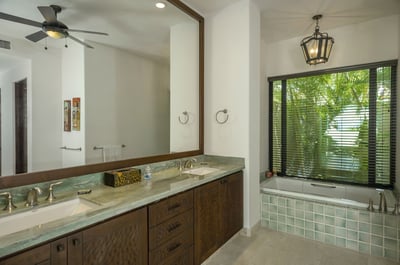 Luxury Villa Photo #23