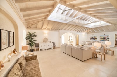 Luxury Villa Photo #12