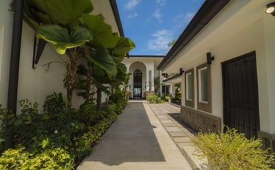 Luxury Villa Photo #11