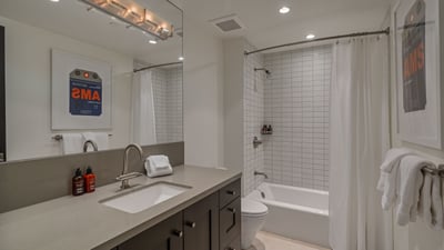 King ensuite 2 on lower level