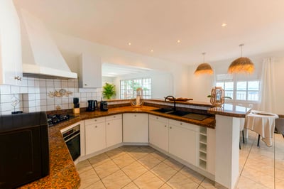 Luxury Villa Photo #15