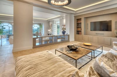 Luxury Villa Photo #11