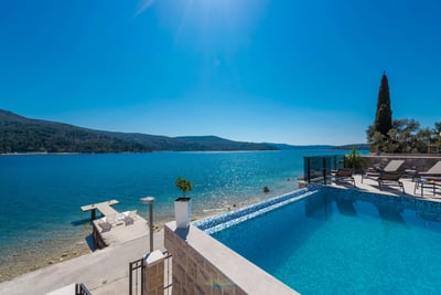 Luxury Villa Photo #12