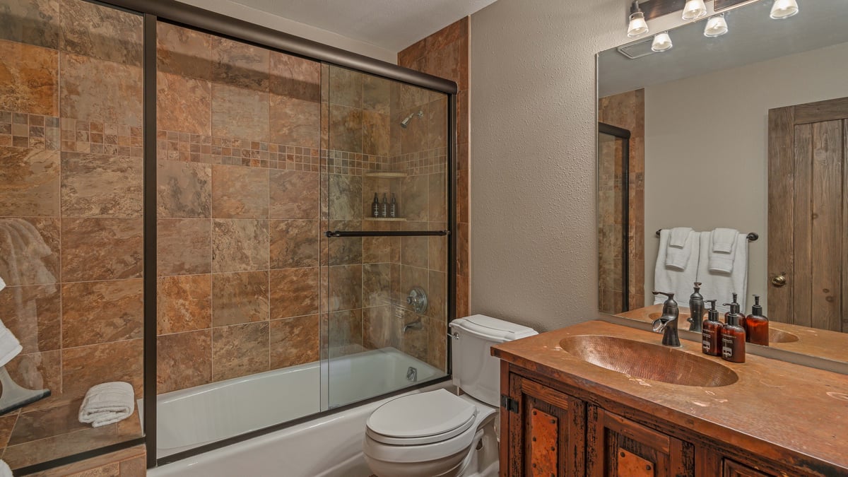 Alpenglow Peaks Lodge