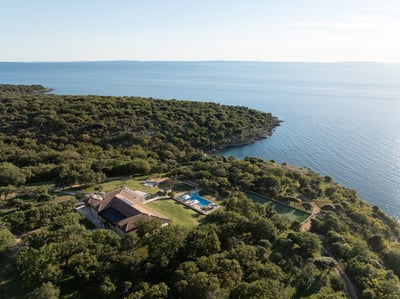 Luxury Villa Photo #4