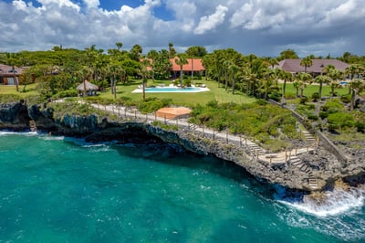 Luxury Villa Photo #4